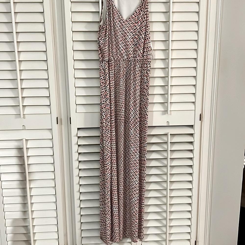 GUESS! Size 6! I only wore this ONE TIME! Maxi Dress! Super cute! Stroll on!